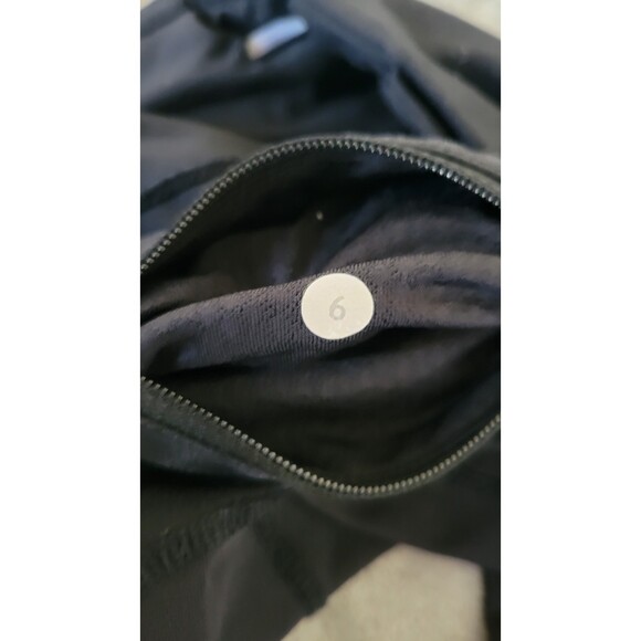 Women's Lululemon Black Cropped Leggings - Picture 3 of 3